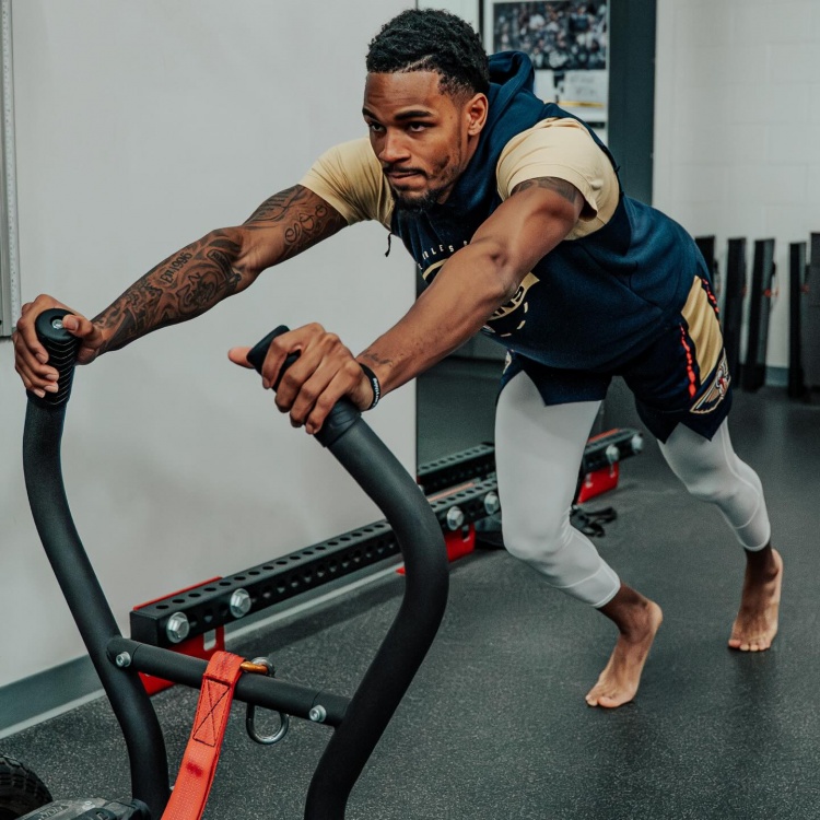 爱游戏入口-至今还未复出！德章泰·穆雷晒训练照：2026年！冲呀！