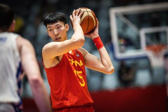 爱游戏入口-考虑重返NBA？周琦：如果有机会，我愿意再尝试一下